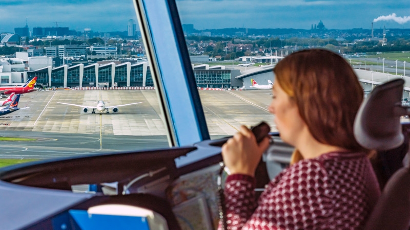 How to become an air traffic controller?